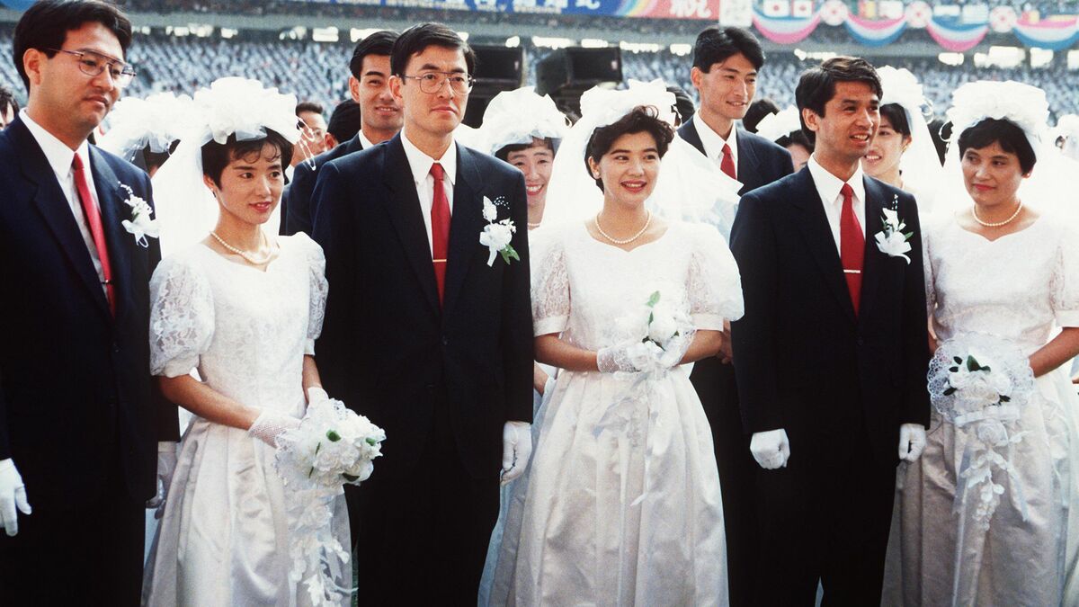こうして悲劇は繰り返される 30年前に桜田淳子さんと合同結婚式に参加した信者たちのいま 彼女たちは 霊感商法の取り立て人 となっていた 6ページ目 President Online プレジデントオンライン