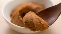 料理初心者がスーパーで買うべき｢みそ｣はこれ…料理研究家が｢一番安いものがいい｣という納得の理由