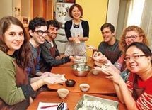 外国人で大賑わい！ 新TOKYO観光スポット【1】日本食