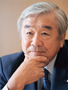 <strong>大久保尚武●おおくぼ・なおたけ<br></strong>1940年、北海道生まれ。62年東京大学法学部卒業、同年、積水化学工業入社。89年取締役、93年常務、97年専務、99年1月副社長、同年6月社長。2009年3月より現職。大学時代にボート競技の日本代表としてローマ五輪に出場。現在、社団法人日本ボート協会の会長も務める。