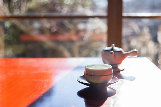 日本茶をゆっくりと心がそろえて淹れます