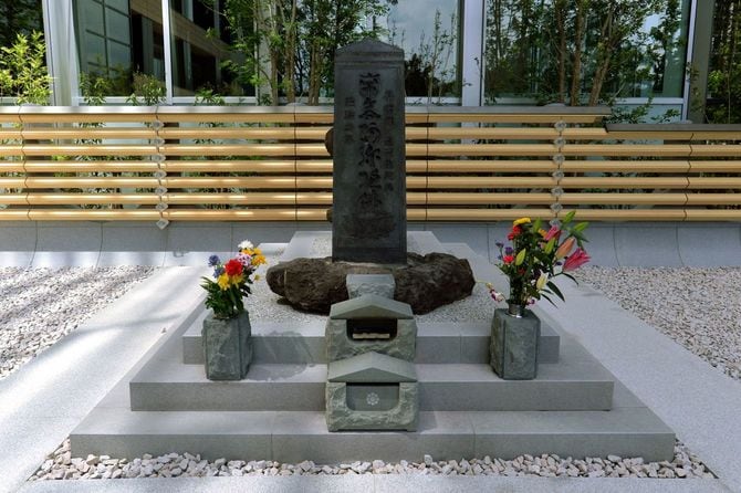 東京・大手町にある将門の首塚（将門塚）