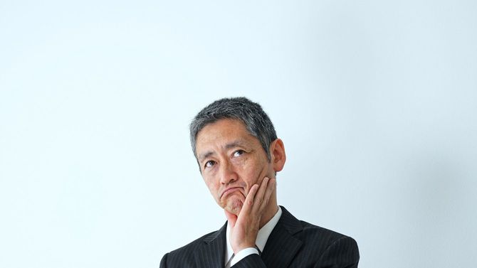 考えるビジネスパーソン
