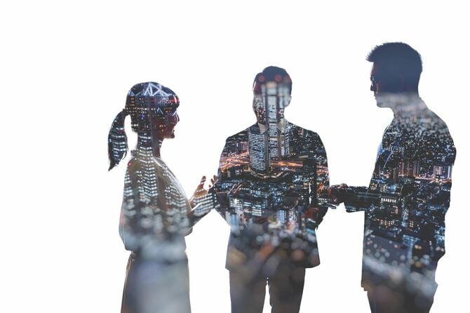 会話をしているビジネスパーソンの抽象的なイメージ