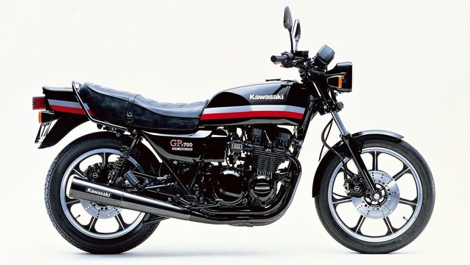 限定解除免許の取得後、行きつけのバイクショップの常連客から譲り受けた『Z750GP』。川崎重工への就職後も、KMFに出向するまで乗り続けた
