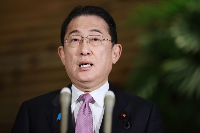 取材に応じる岸田首相