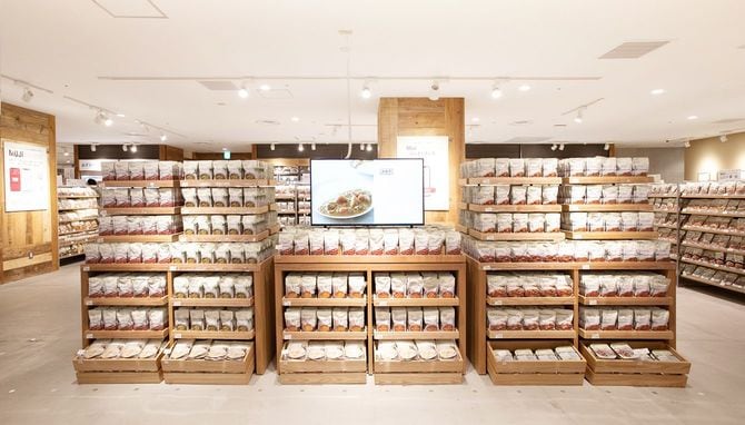 港南台バーズでもレトルトカレーがずらり。