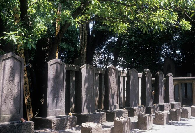 四十七士の墓（東京都港区・泉岳寺）