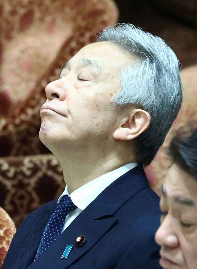 衆院予算委員会に臨む盛山正仁文部科学相＝2024年2月13日、国会内