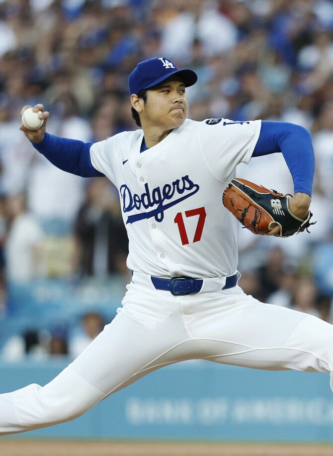 投球する大谷 米大リーグ・大谷