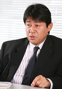 <strong>Eストアー代表取締役社長 石村賢一</strong><br>1962年、東京都生まれ。日本大学理工学部中退。アスキーを経て、99年、Eストアー設立。ウェブショップオーナーのEコマース支援を行っている。