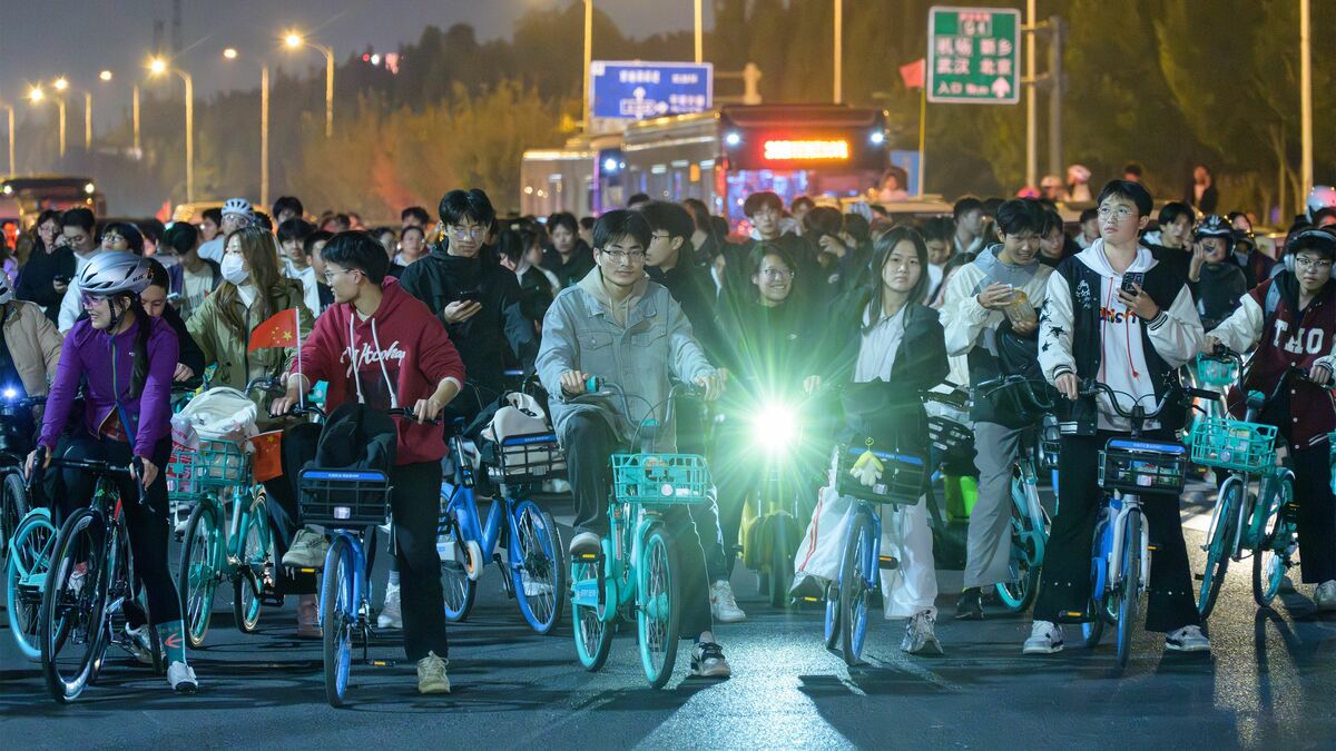 自転車に乗った数十万人の大群が50km先を目指して爆走…習近平が頭を抱える中国の若者たちの｢無言の抗議｣ 深夜の国道で鬱憤を晴らすしかない中国経済の惨状