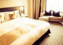 3人に2人が3年で辞める「宿泊･飲食」