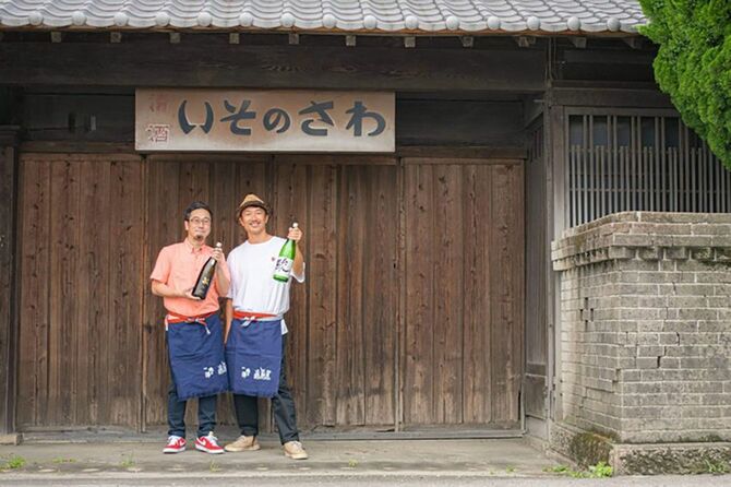 福岡県うきは市の酒宿。人間を酒米に見立て、酒造体験ができるというコンセプトが面白い。