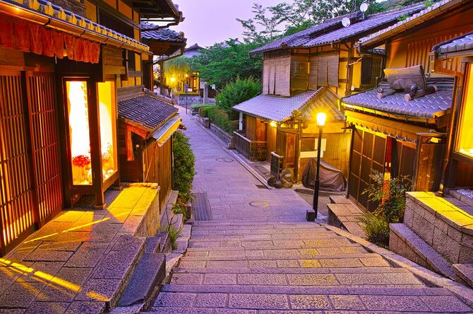 京都　夜の三年坂