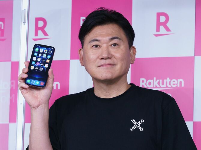 楽天モバイルは2021年4月30日よりiPhoneの販売を開始した。