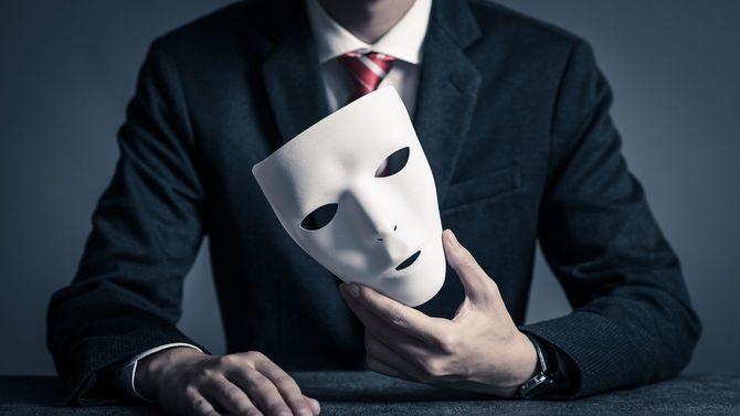 マスクおよびビジネスマン