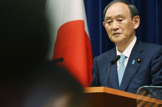 記者会見する菅義偉首相