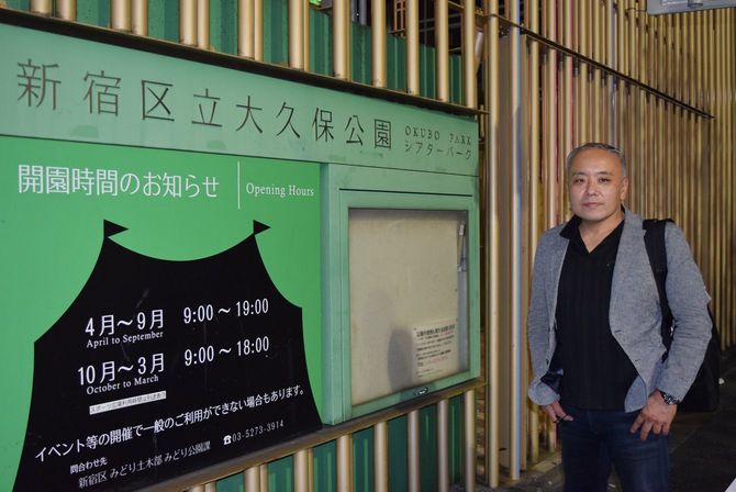 坂本新さんは大久保公園周辺での夜回りを続けている