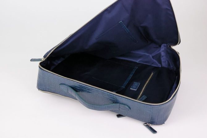 PWファスナーを開けたイメージ