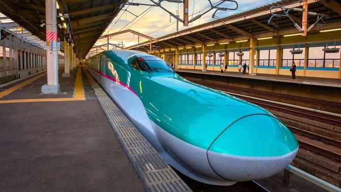 2018年4月21日、仙台駅に停車中の「はやぶさ」