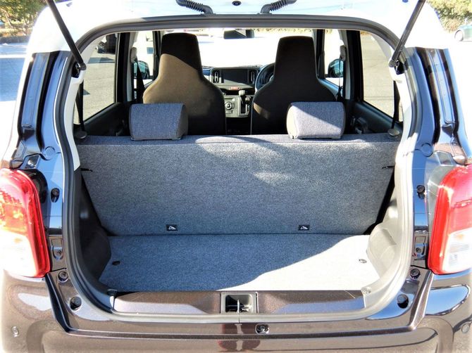 新型アルト　ラゲッジルーム