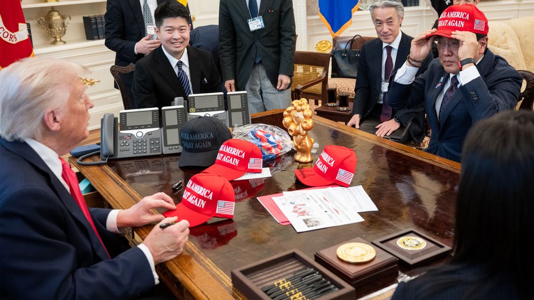 なぜ私はMAGA帽子をかぶりトランプ氏と撮影したのか…｢格下外交｣と批判された赤澤氏が語る交渉の全内幕