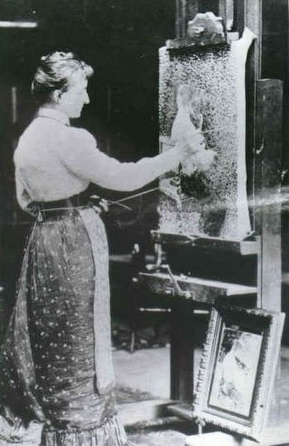 絵を描くアンナ・ボック、1890年