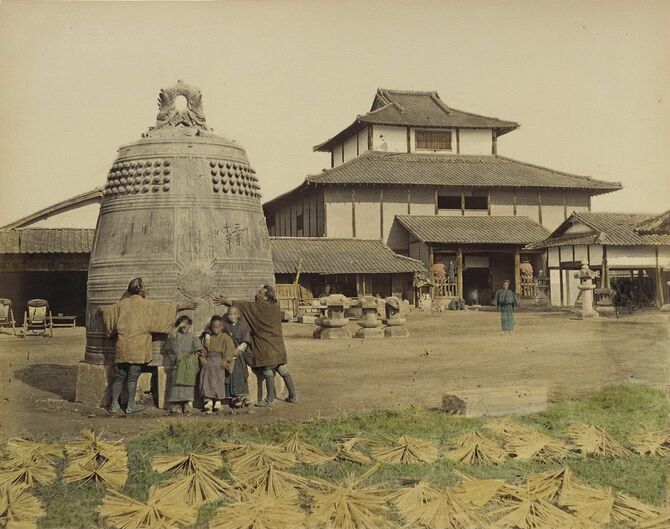 方広寺3代目大仏殿（1973年焼失）と梵鐘