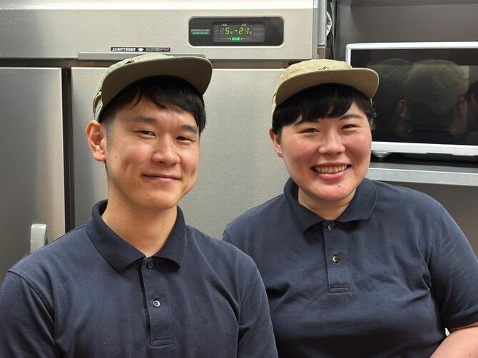 東京都北区東十条で「La Maison du Ramen ビスク」を営む新井菜月さんと源己さん