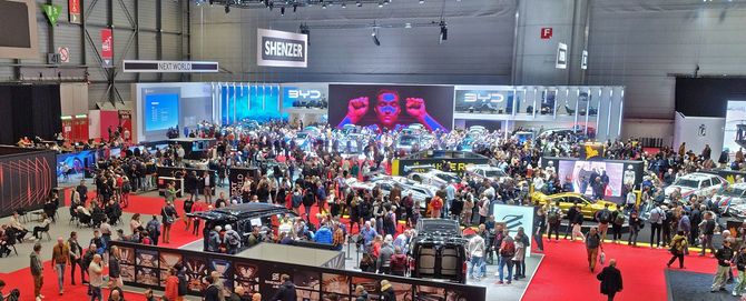 スイスで2024年に開催されたジュネーブモーターショーの会場の様子