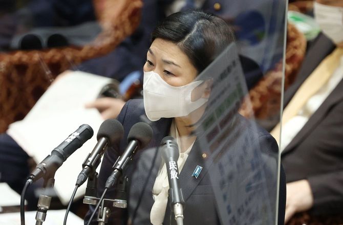 衆院予算委員会で答弁する牧島かれんデジタル相＝2022年1月25日、国会内