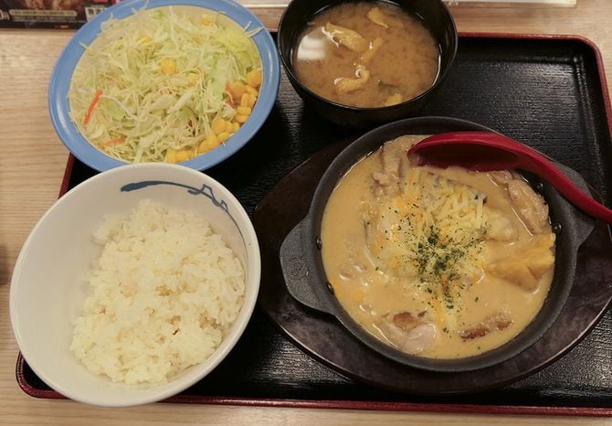 「松屋」のシュクメルリ定食。大ヒットした