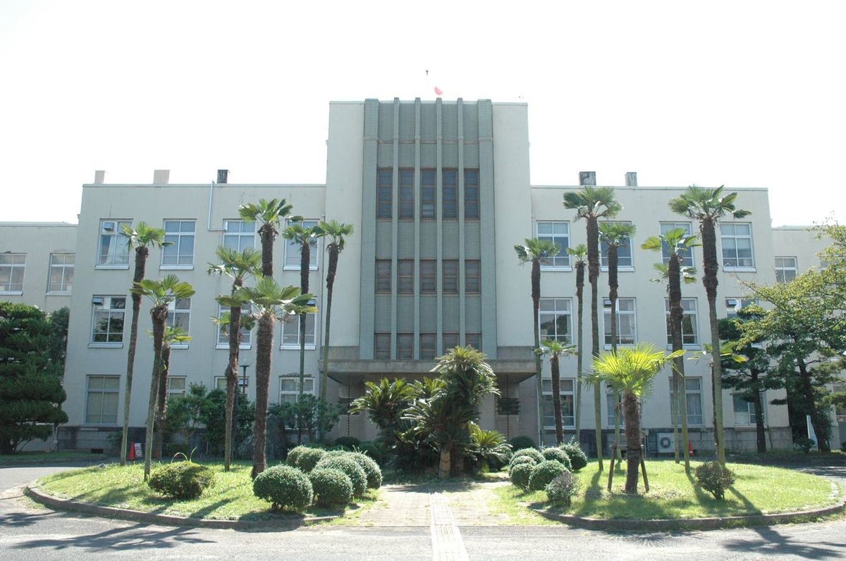 滋賀県立八幡商業高等学校本館