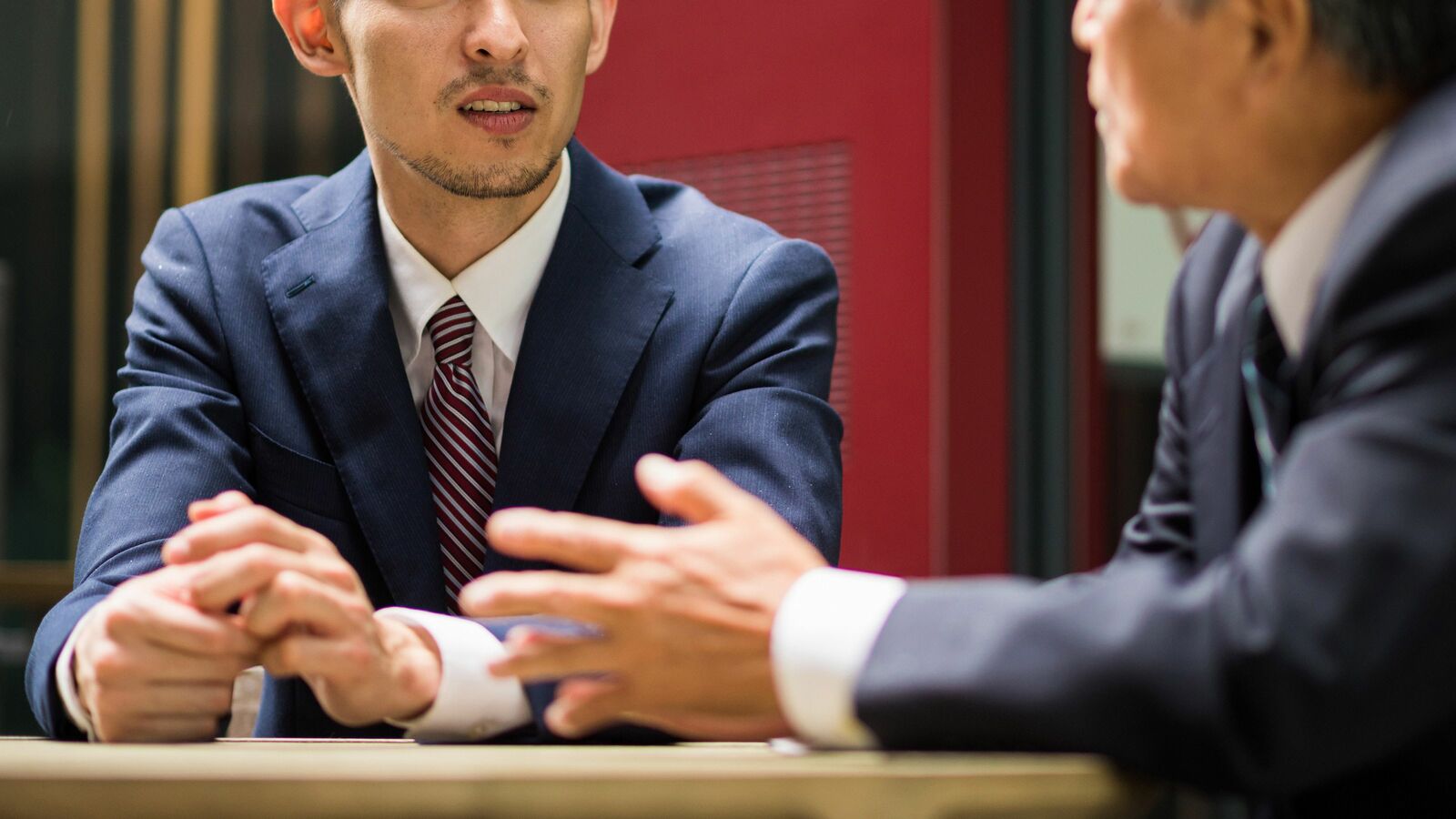 頭の回転が速くて早口…｢明石家さんま｣のような人に絶対にやってはいけない"聞き方"の大間違い 相槌をテンポ良く打ちながら､図や写真を見せながら話す