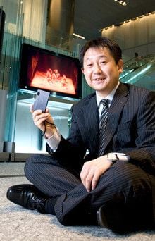 <strong>日比賢一郎</strong>●ソニーCIS（ロシアおよび旧ソ連圏を商圏とする販売会社）社長。高崎経済大学卒業、1989年ソニー入社。メキシコシティ、モスクワ、マイアミへの赴任を経て、2003年設計3部担当部長、マーケティング部LCD-TV担当部長を歴任。05年より現職。モスクワは2度目の赴任となる。最初の赴任時には夢に終わった「年間売上高1ビリオンドル」を06年に達成した。大学時代から極真会の空手を続け、大学のクラブでは飽きたらずに町の道場荒らしもしたという猛者。