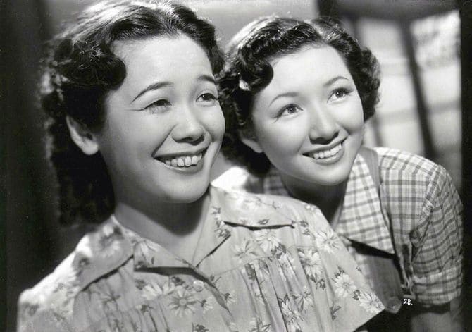 映画『銀座カンカン娘』(1949)の笠置シヅ子/左