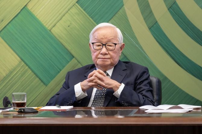 2021年のAPEC非公式首脳会議にビデオ通話で参加するモリス・チャン氏