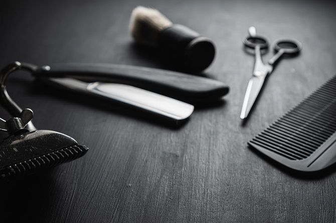 はさみ、くしなどの散髪道具