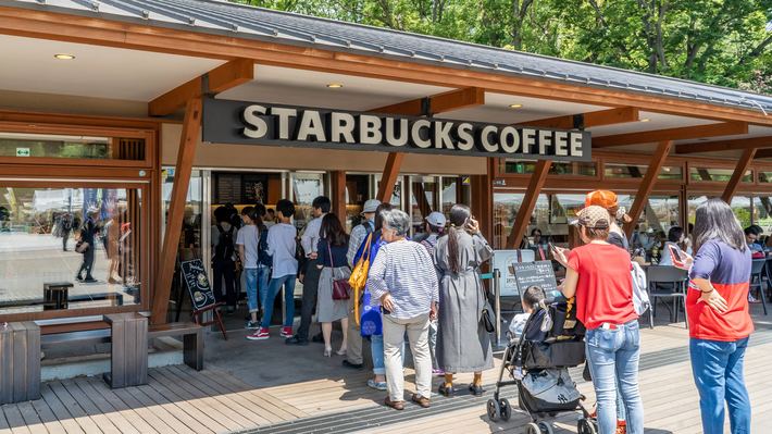 「スタバにいる自分」に酔えるからではない…「コスパ最悪」のスタバがいつも超行列・超満席である納得の理由