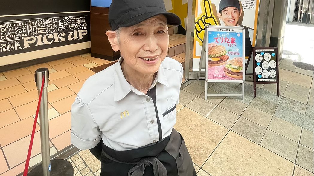 だからバスを乗り継ぎ週4日8時半出勤でモップをかける…92歳の現役マッククルー｢民ちゃん｣が語る働く理由 マックで働き始めたきっかけは､一人娘の余命宣告だった