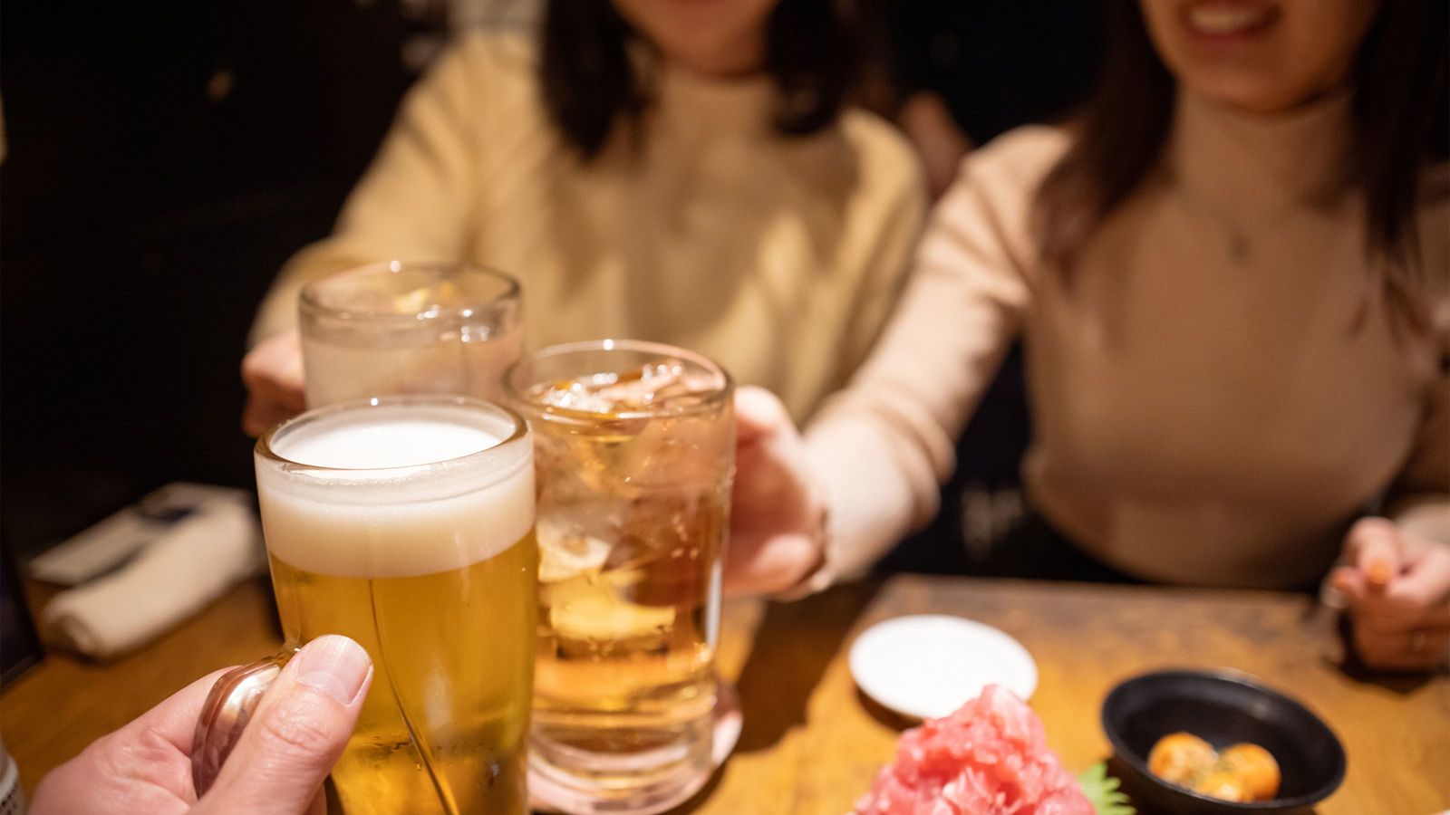 令和でもこれなら許される…男女同席の仕事の飲み会で相手との距離を一発で縮める"下ネタの種類" 誰も傷つけないような笑える下ネタは場の空気をリフレッシュさせる