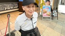 だからバスを乗り継ぎ週4日8時半出勤でモップをかける…92歳の現役マッククルー｢民ちゃん｣が語る働く理由