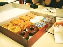 差し入れで励ましたい！ 効果的だった後輩への差し入れ6選