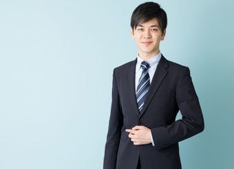 座る際はジャケットの全ボタン外すが基本
