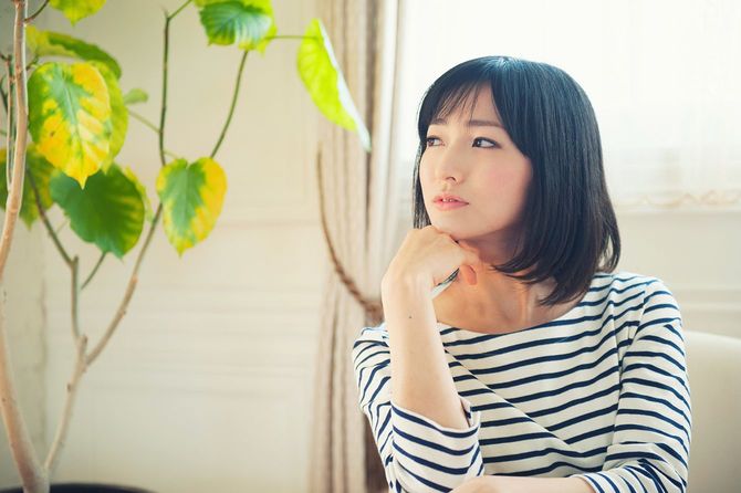 考え事をする人のイメージ