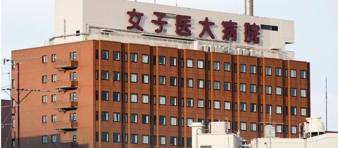 東京女子医大病院（東京都新宿区＝2020年7月12日）