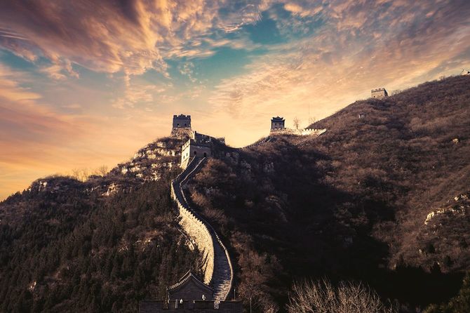 夕暮れの空と万里の長城