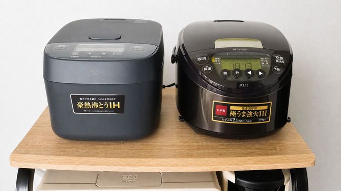 どちらも5.5合炊き。サイズはほぼ同じだが、デザインは異なる