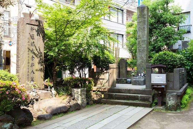 近藤勇と新選組隊士供養塔(東京都北区)